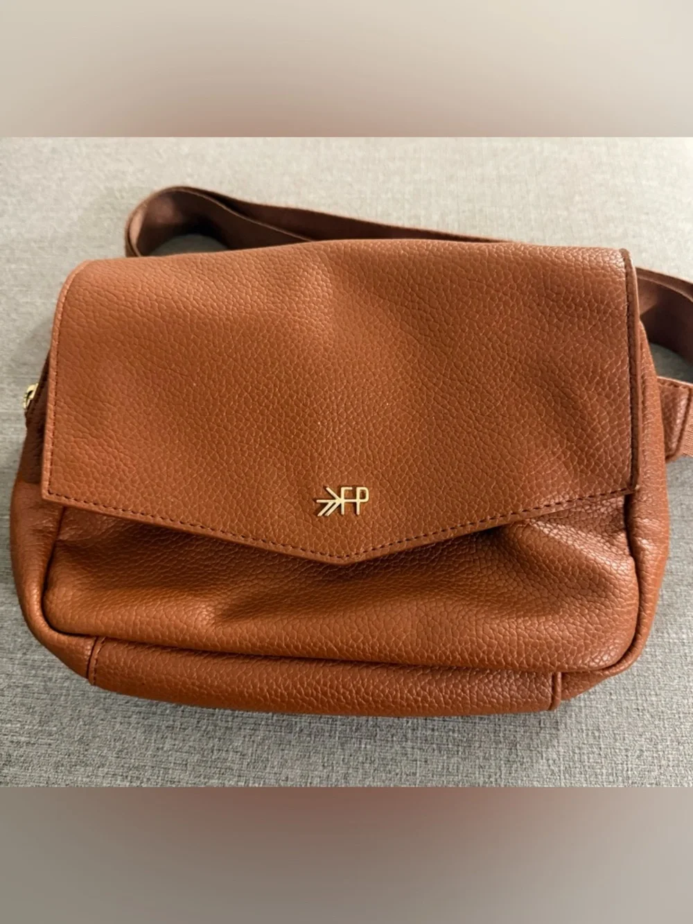 Freshly Picked Classic Crossbody multi purpose Bag - Picture 10 of 12